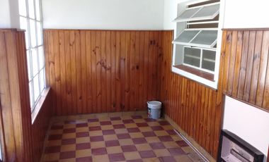 EXCELENTE CASA EN LOTE PROPIO A MTS DE AV. MARQUEZ Y CENTRO COMERCIAL.