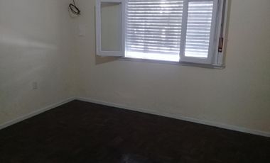 EXCELENTE CASA EN LOTE PROPIO A MTS DE AV. MARQUEZ Y CENTRO COMERCIAL.