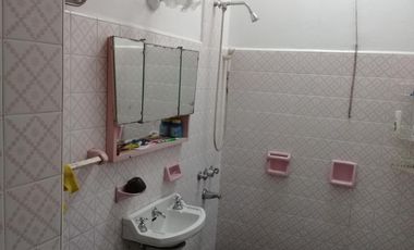 EXCELENTE CASA EN LOTE PROPIO A MTS DE AV. MARQUEZ Y CENTRO COMERCIAL.