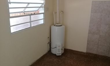 EXCELENTE CASA EN LOTE PROPIO A MTS DE AV. MARQUEZ Y CENTRO COMERCIAL.