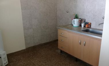 EXCELENTE CASA EN LOTE PROPIO A MTS DE AV. MARQUEZ Y CENTRO COMERCIAL.