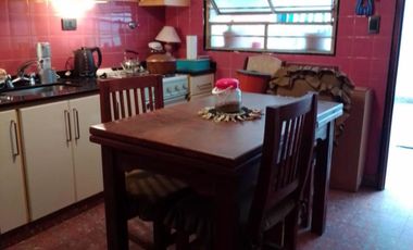 HAEDO NORTE 3 CDAS ESTACION. MUY BUEN DUPLEX 3 AMB CON COCHERA CUBIERTA Y PATIO
