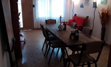 HAEDO NORTE 3 CDAS ESTACION. MUY BUEN DUPLEX 3 AMB CON COCHERA CUBIERTA Y PATIO