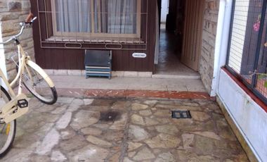 HAEDO NORTE 3 CDAS ESTACION. MUY BUEN DUPLEX 3 AMB CON COCHERA CUBIERTA Y PATIO