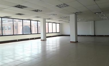 edificio en arriendo/venta en el chico. Cod V2405