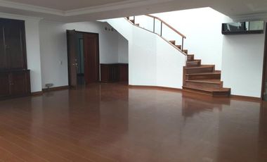 edificio en arriendo/venta en el chico. Cod V2405