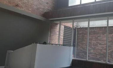 edificio en arriendo/venta en el chico. Cod V2405