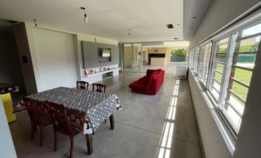 Casa 4 Ambientes En Venta - Francisco Alvarez, Moreno