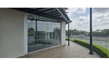 Se Alquilan Locales Comerciales en Plaza Central de Costa Verde