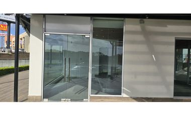 Se Alquilan Locales Comerciales en Plaza Central de Costa Verde