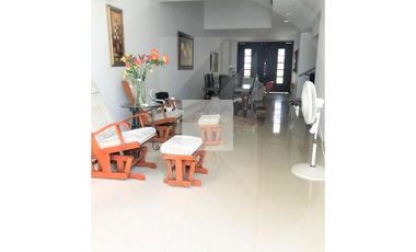 Casa De Dos Pisos Amplia Y Moderna En Barrio La Castellana, Montería.