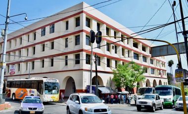 Edificio de productos en el centro de Cuernavaca en esquina