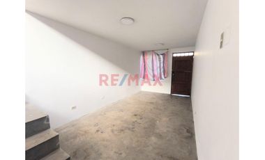 Se Vende Casa A Un Paso De Parque Y A Minutos De La Estacion De Tren Electrico