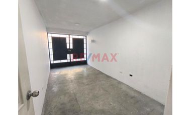Se Vende Casa A Un Paso De Parque Y A Minutos De La Estacion De Tren Electrico