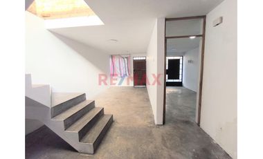 Se Vende Casa A Un Paso De Parque Y A Minutos De La Estacion De Tren Electrico