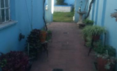 Casa 5 ambientes,  Locales , amplio fondo, pileta
