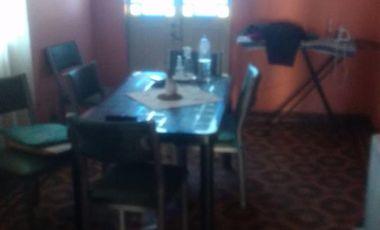 Casa 5 ambientes,  Locales , amplio fondo, pileta