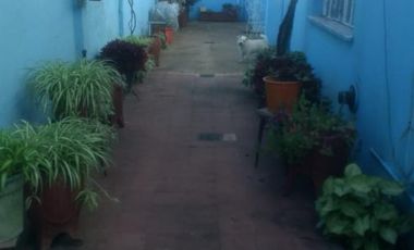 Casa 5 ambientes,  Locales , amplio fondo, pileta