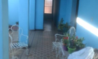 Casa 5 ambientes,  Locales , amplio fondo, pileta