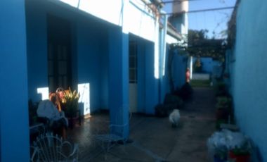 Casa 5 ambientes,  Locales , amplio fondo, pileta