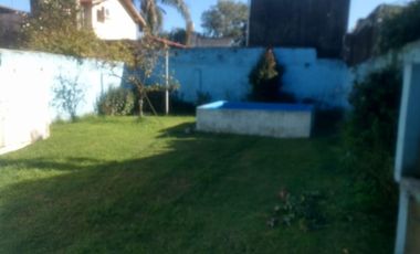 Casa 5 ambientes,  Locales , amplio fondo, pileta