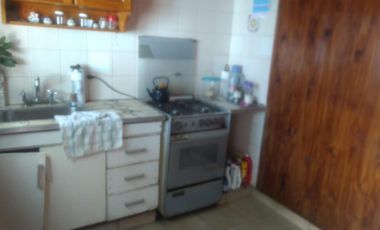 Casa 5 ambientes,  Locales , amplio fondo, pileta