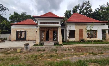 RUMAH MEWAH NUANSA VILLA DI KAWASAN WISATA BOROBUDUR