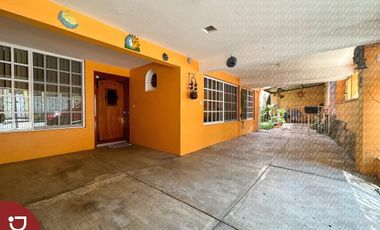Casa en venta en Xalapa, Lomas de San Roque; con departamento independiente