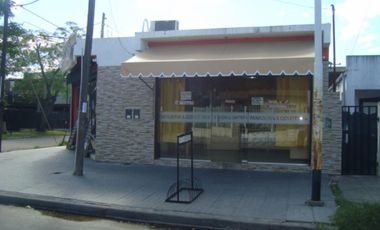 LUIS GUILLON: HERMOSOS LOCALES EN EXCELENTE UBICACIÓN MAS LOTE .VENTA EN BLOQUE O UNIDAD