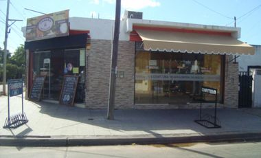 LUIS GUILLON: HERMOSOS LOCALES EN EXCELENTE UBICACIÓN MAS LOTE .VENTA EN BLOQUE O UNIDAD