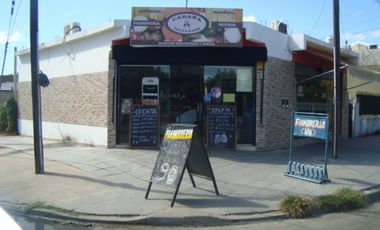 LUIS GUILLON: HERMOSOS LOCALES EN EXCELENTE UBICACIÓN MAS LOTE .VENTA EN BLOQUE O UNIDAD