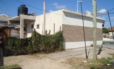 LUIS GUILLON: HERMOSOS LOCALES EN EXCELENTE UBICACIÓN MAS LOTE .VENTA EN BLOQUE O UNIDAD