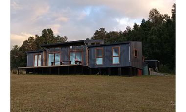 PARCELA 5020 M2, CASA 135 M2 CONDOMINIO, 8 KM CENTRO PUCON VISTAS VOLCAN Y LAGO