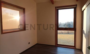 PARCELA 5020 M2, CASA 135 M2 CONDOMINIO, 8 KM CENTRO PUCON VISTAS VOLCAN Y LAGO