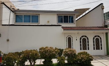 SE VENDE HERMOSA CASA