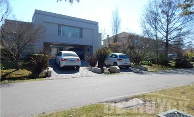 Casa en venta en Club de Campo Abril
