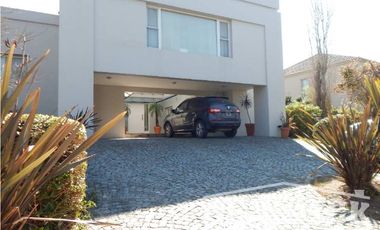Casa en venta en Club de Campo Abril