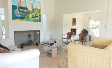 Casa en venta en Club de Campo Abril