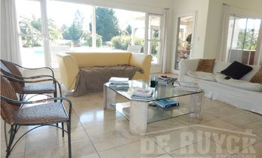 Casa en venta en Club de Campo Abril