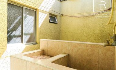casa en venta en villa hermosa. Cod V10751