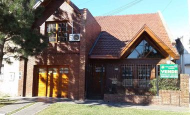 Casa para 2 Familias en venta en Bernal Oeste