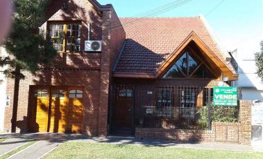 Casa para 2 Familias en venta en Bernal Oeste