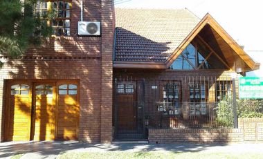 Casa para 2 Familias en venta en Bernal Oeste