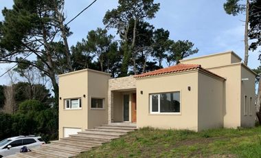 CHALET  SIERRA DE LOS PADRES MAR DEL PLATA