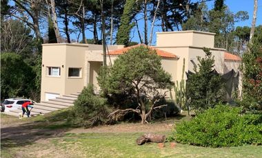 CHALET  SIERRA DE LOS PADRES MAR DEL PLATA
