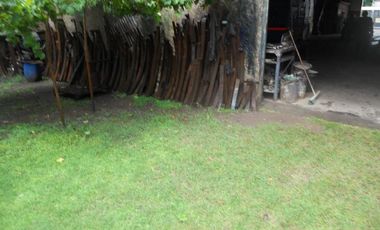 GALPÓN   mas LOCAL sobre Amplio lote INMEJORABLE UBICACIÓN