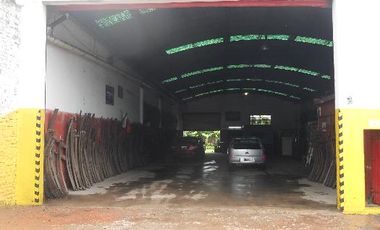 GALPÓN   mas LOCAL sobre Amplio lote INMEJORABLE UBICACIÓN