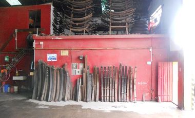 GALPÓN   mas LOCAL sobre Amplio lote INMEJORABLE UBICACIÓN