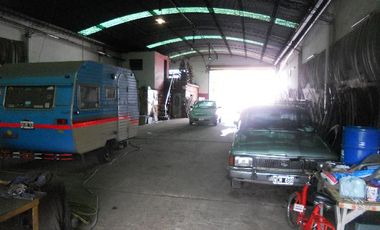 GALPÓN   mas LOCAL sobre Amplio lote INMEJORABLE UBICACIÓN