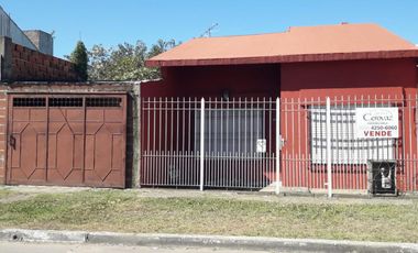 Blas Parera 2900 - Casa con 2 dormitorios y parque - Quilmes Oeste